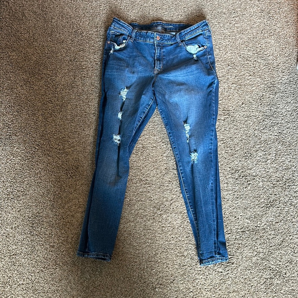 Distressed skinny jeans